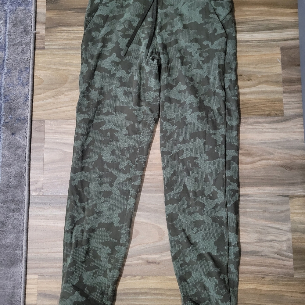 Lululemon camo joggers